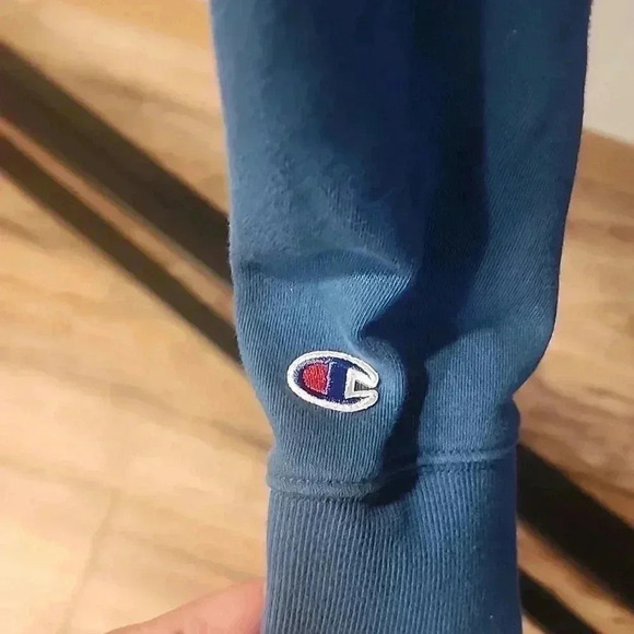 Champion Cropped Sweatshirt - Picture 3 of 4